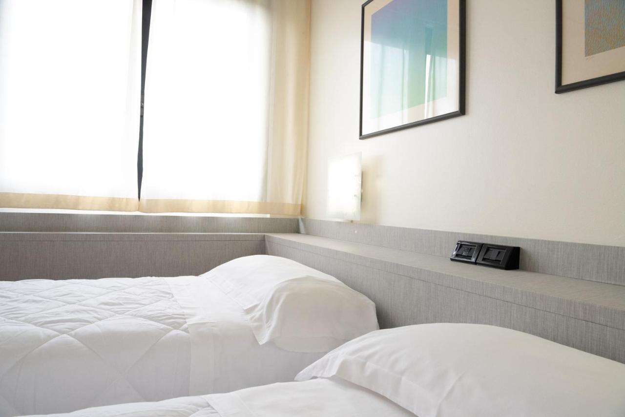 Melas Hotel Merate Bagian luar foto