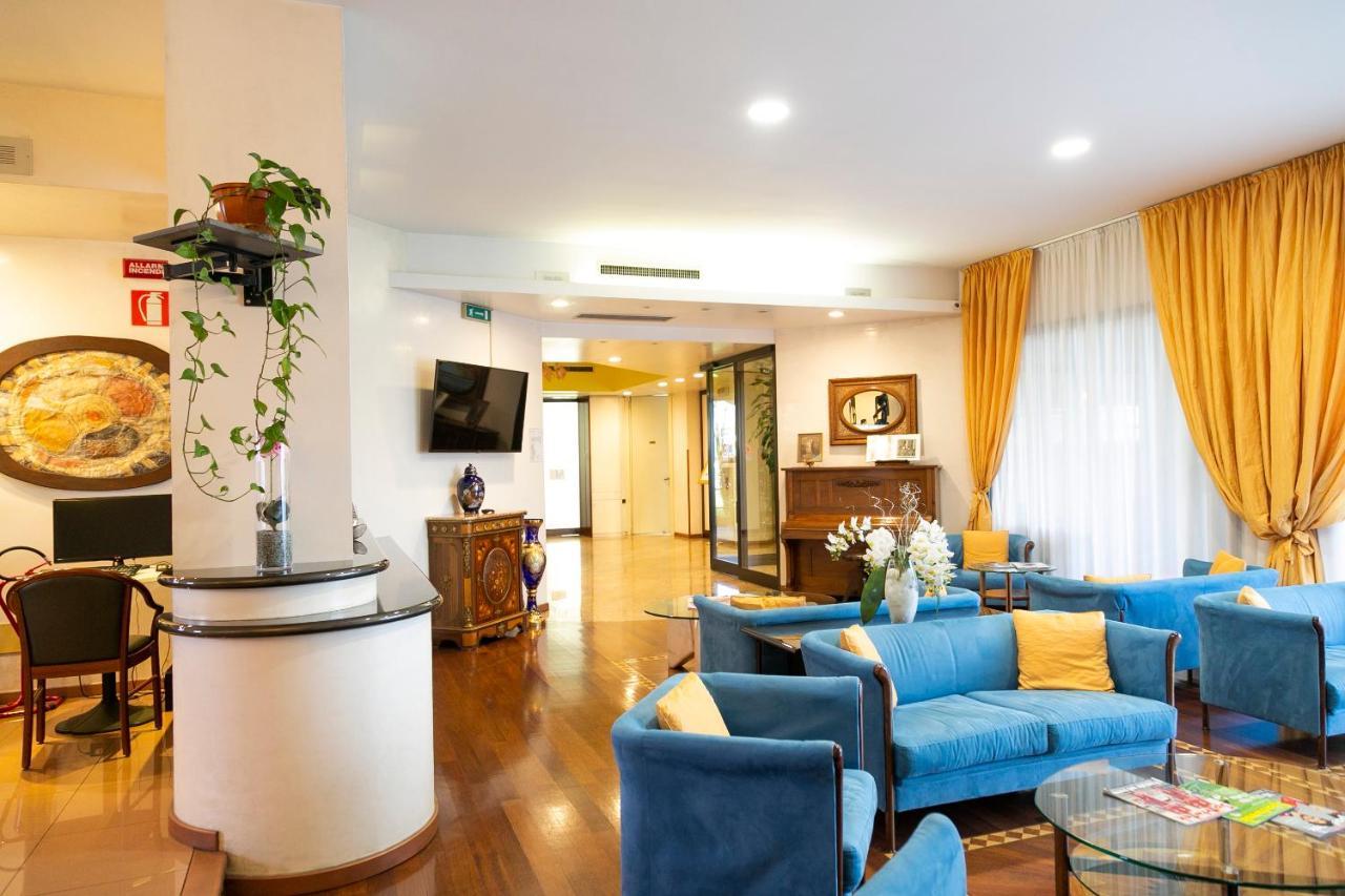 Melas Hotel Merate Bagian luar foto