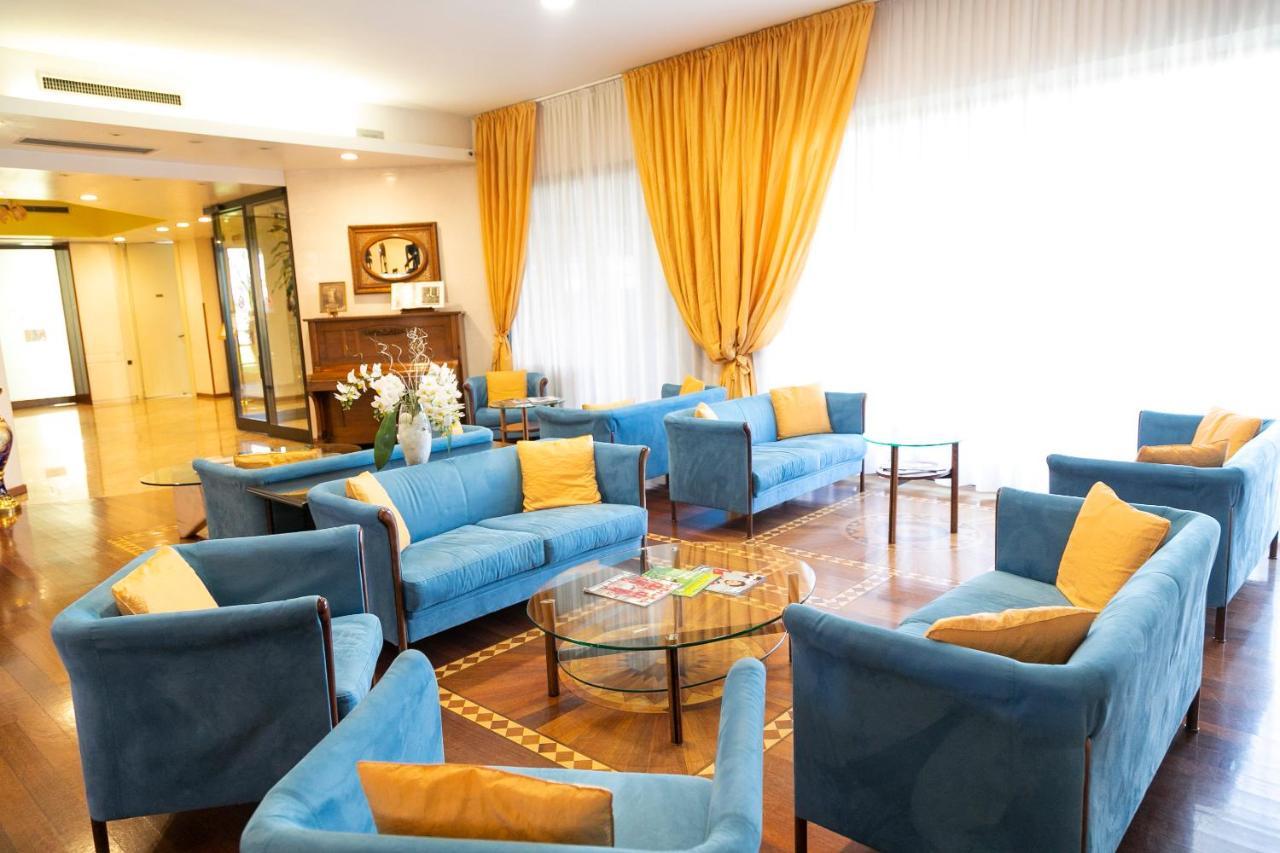 Melas Hotel Merate Bagian luar foto