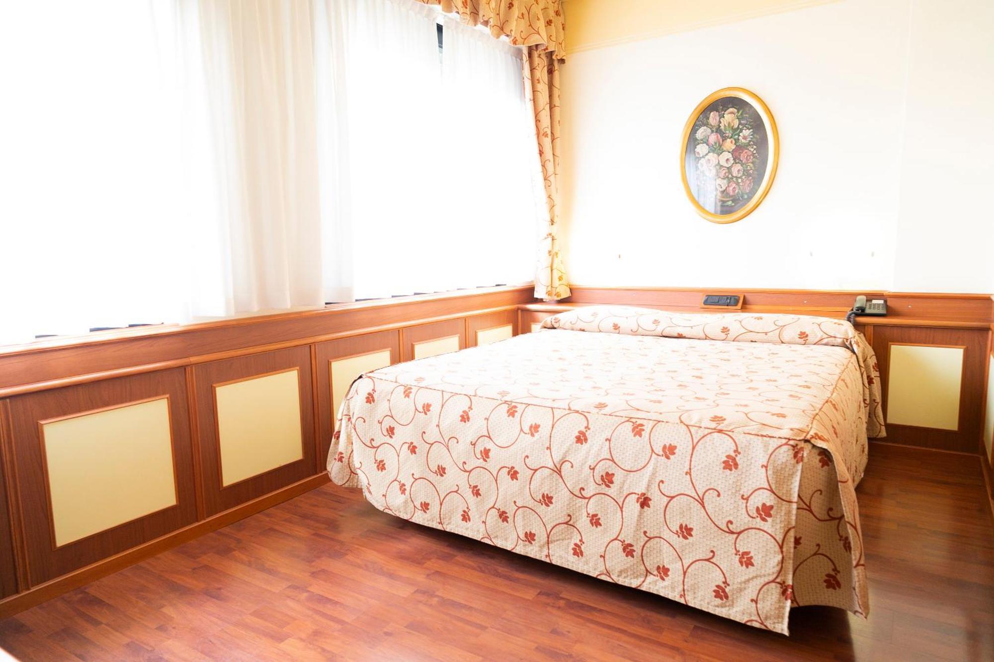 Melas Hotel Merate Bagian luar foto