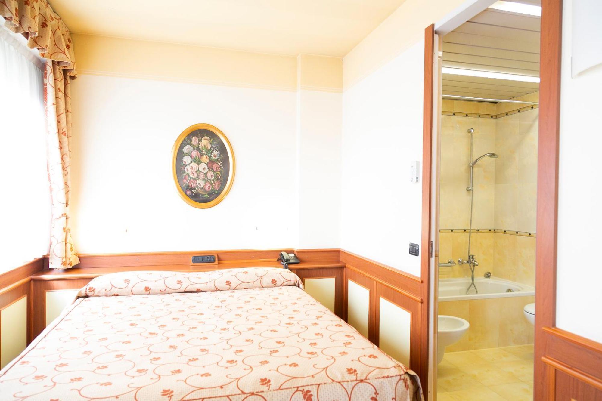 Melas Hotel Merate Bagian luar foto