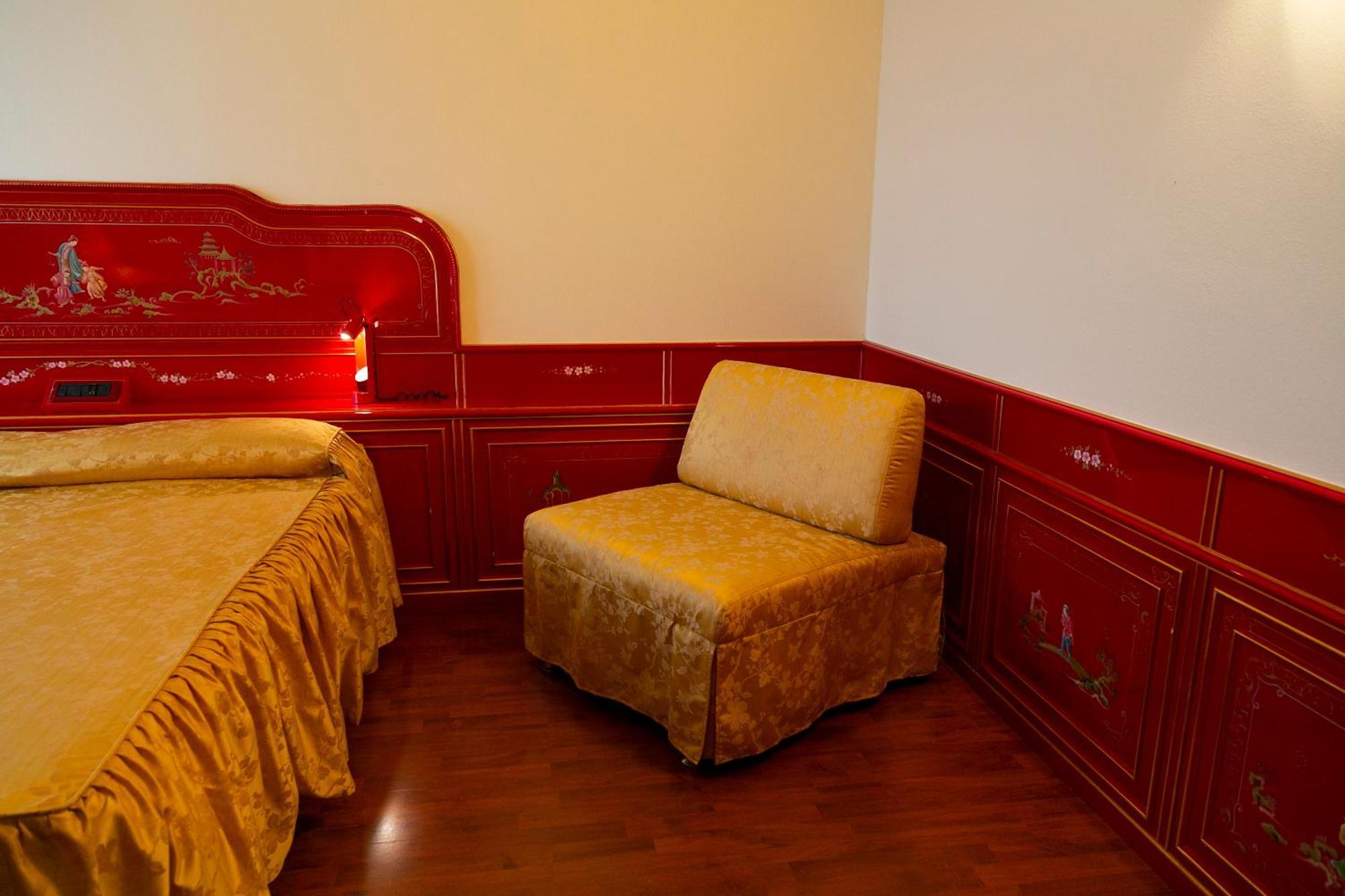 Melas Hotel Merate Bagian luar foto