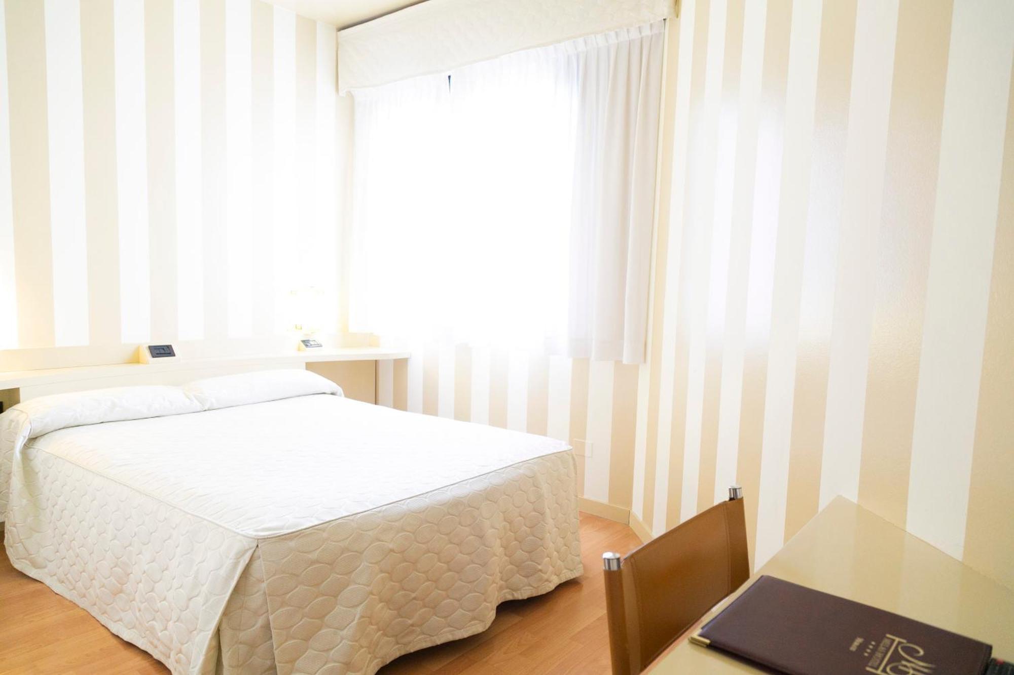 Melas Hotel Merate Bagian luar foto