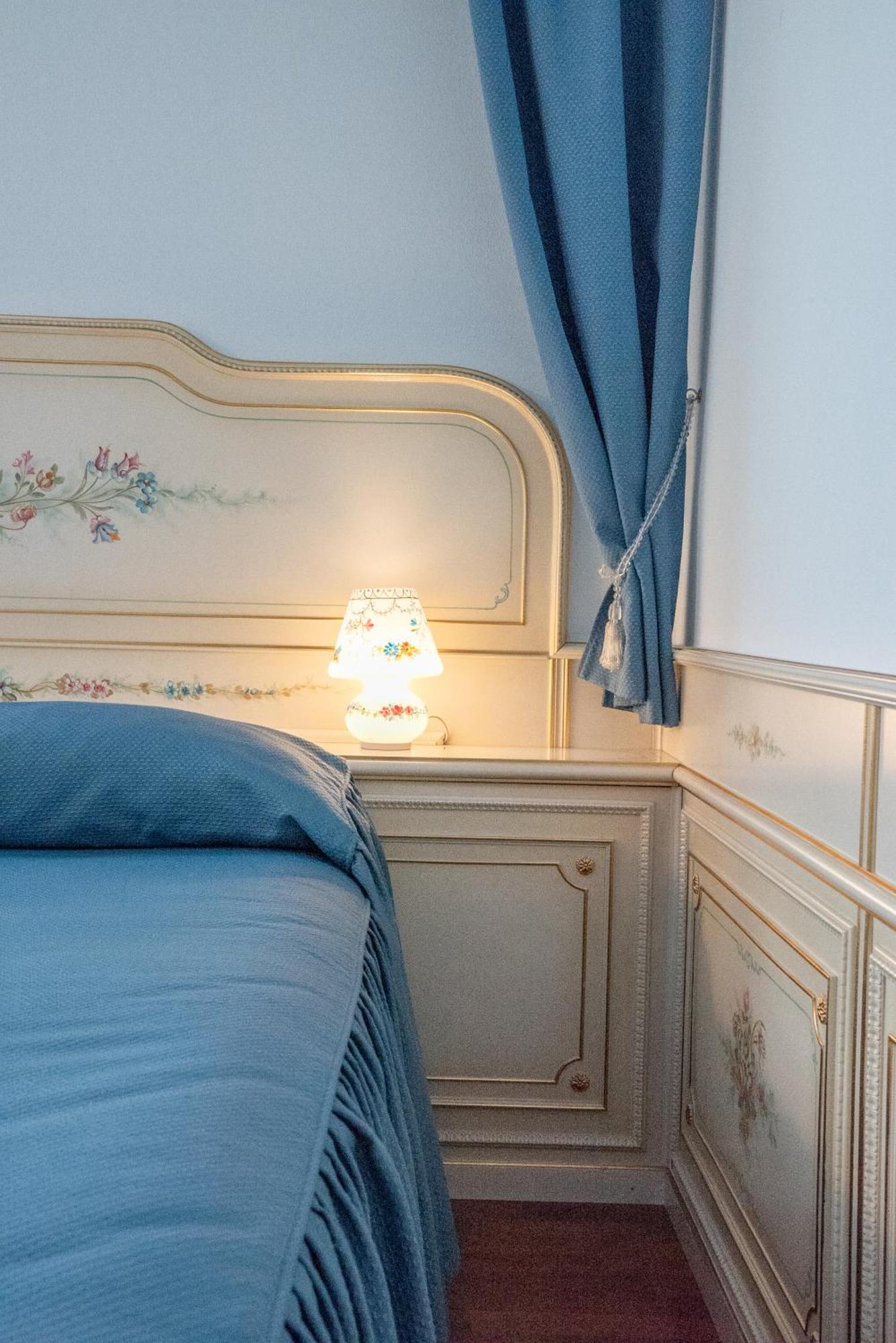 Melas Hotel Merate Bagian luar foto
