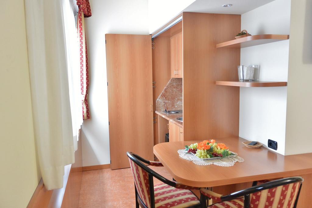 Melas Hotel Merate Bagian luar foto